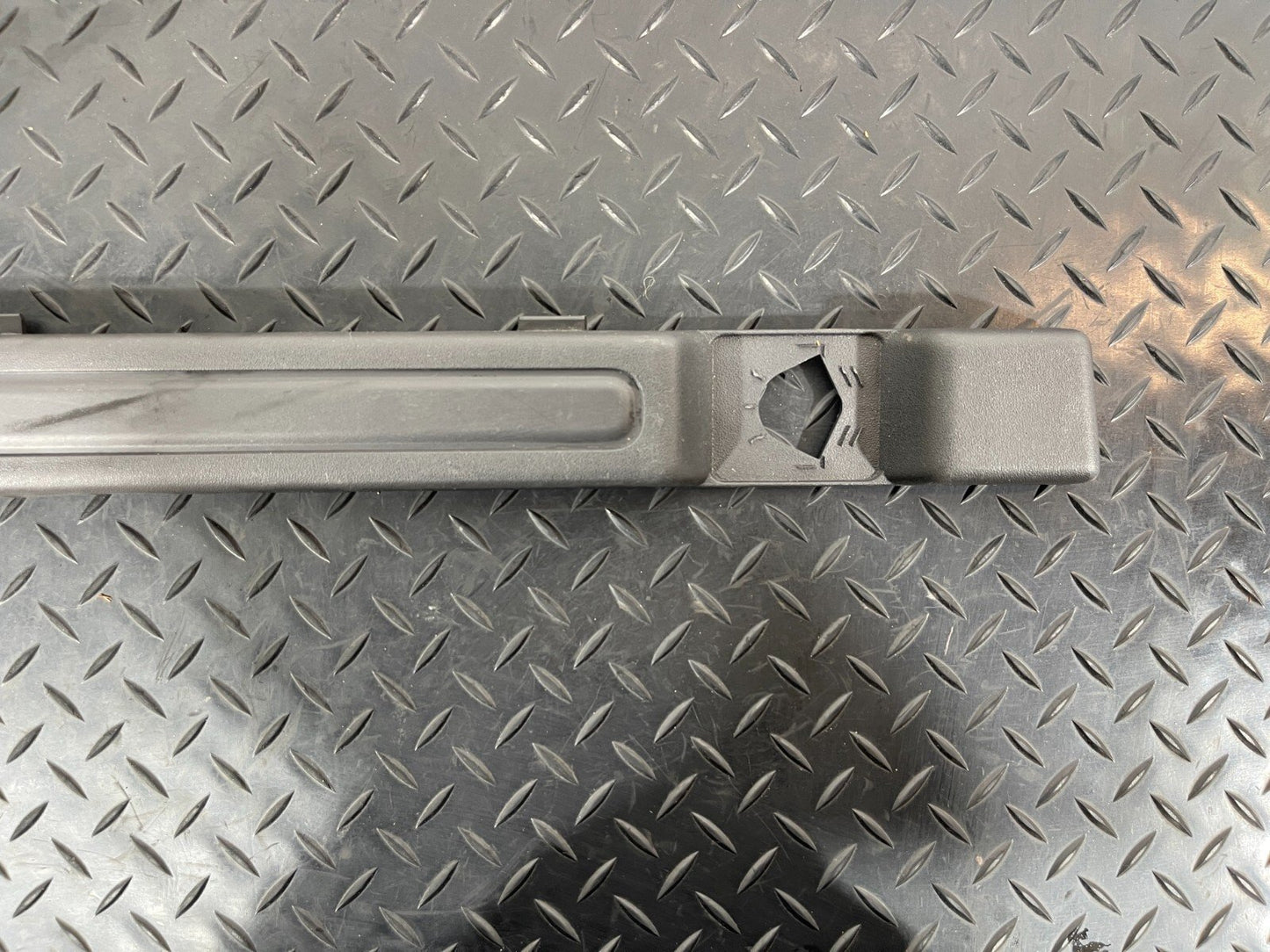 2019-ON  LAND ROVER DISCOVERY L550  LEFT PASSENGER SIDE BOOT TRIM FK72-46067-B