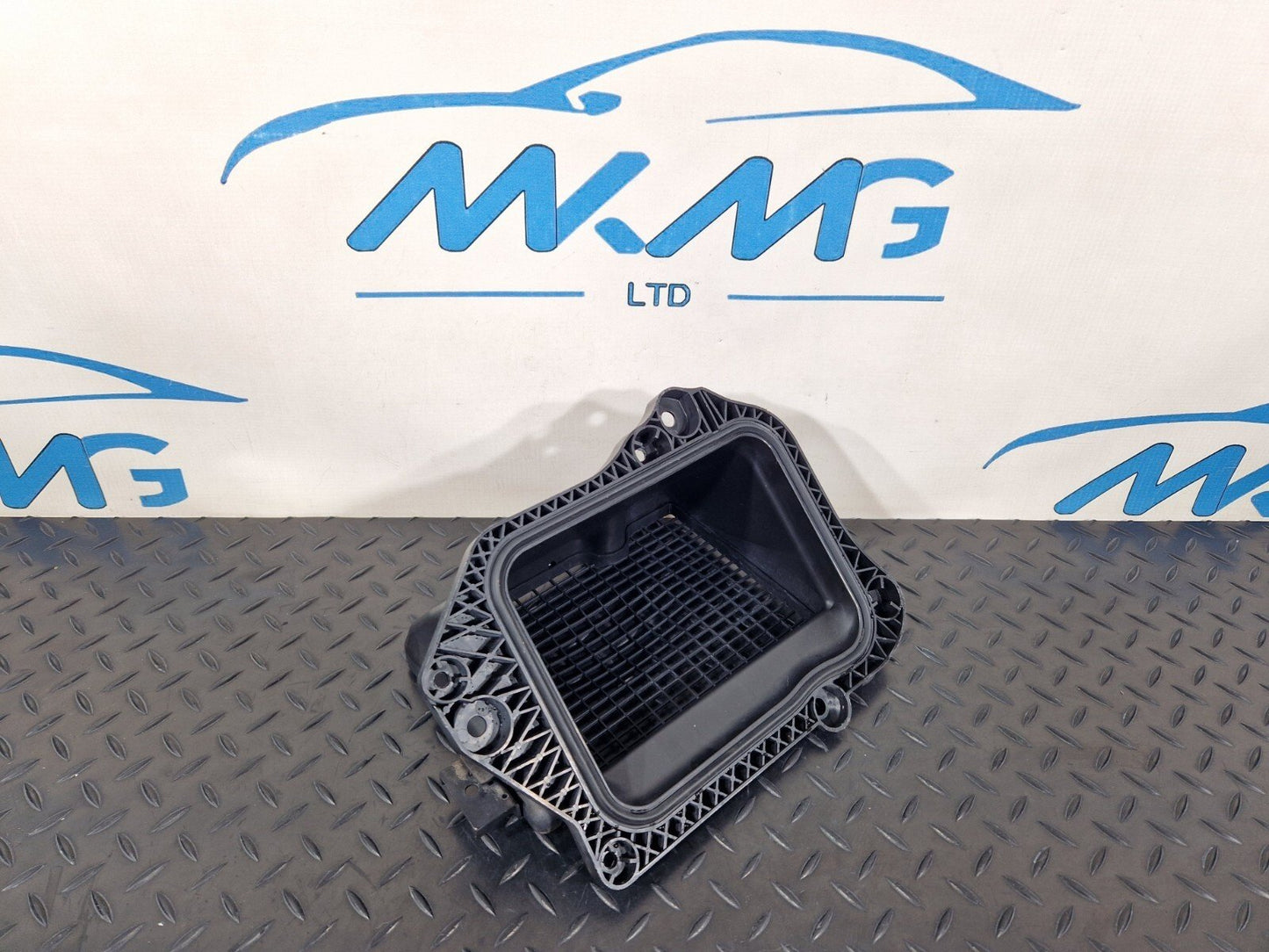 16-19 AUDI A4 B9 GENUINE OEM FRONT AIR INTAKE DUCT VENT 8W2819904A