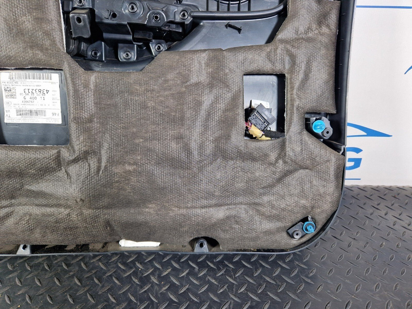 14-21 BMW 2 SERIES F45 F46 FRONT RIGHT O/S DOOR CARD WITH WINDOW SWITCH
