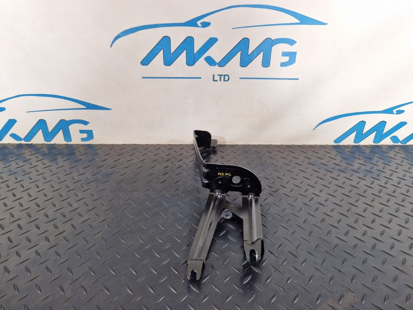 18-ON MERCEDES BENZ A CLASS W177 ABS PUMP MOUNT BRACKET SUPPORT A1774303400