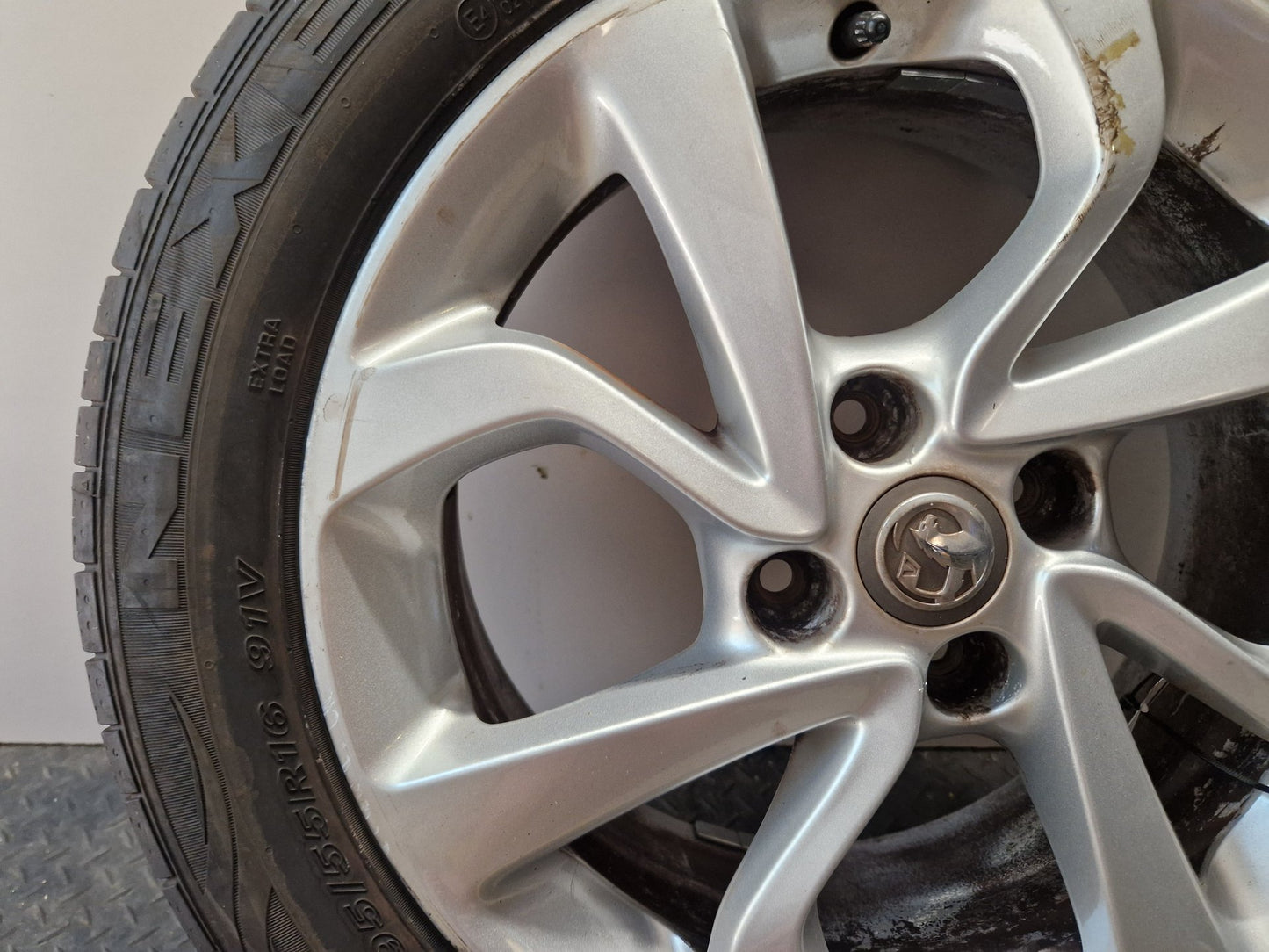 Vauxhall Corsa MK4 (E) (4500) 16" Alloy Wheel with Tyre 195/55/16 ~7mm
