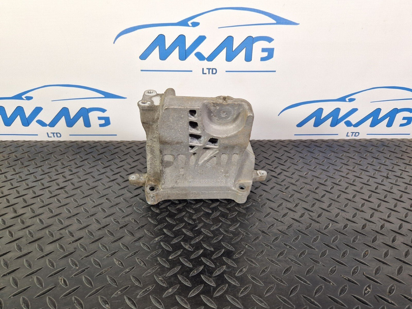 14-21 MERCEDES BENZ C200d W205 OEM ENGINE BRACKET MOUNT RIGHT O/S A6262230000