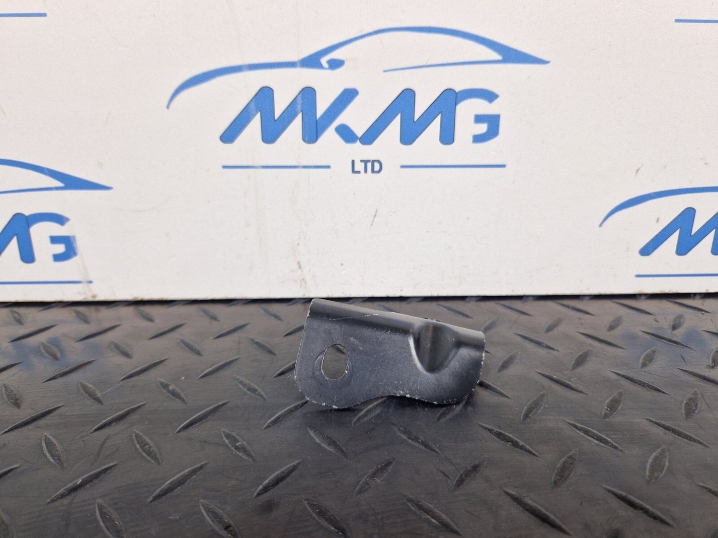 18-ON MERCEDES SPRINTER W907 W910 FRONT RIGHT WING HOLDER BRACKET A9108810800