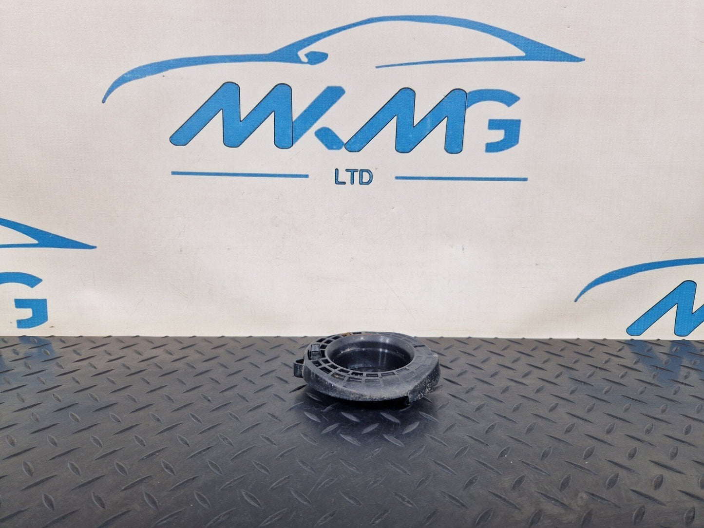 14-21 MERCEDES BENZ C200d W205 REAR COIL SPRING BOTTOM RUBBER MOUNT A2053240184