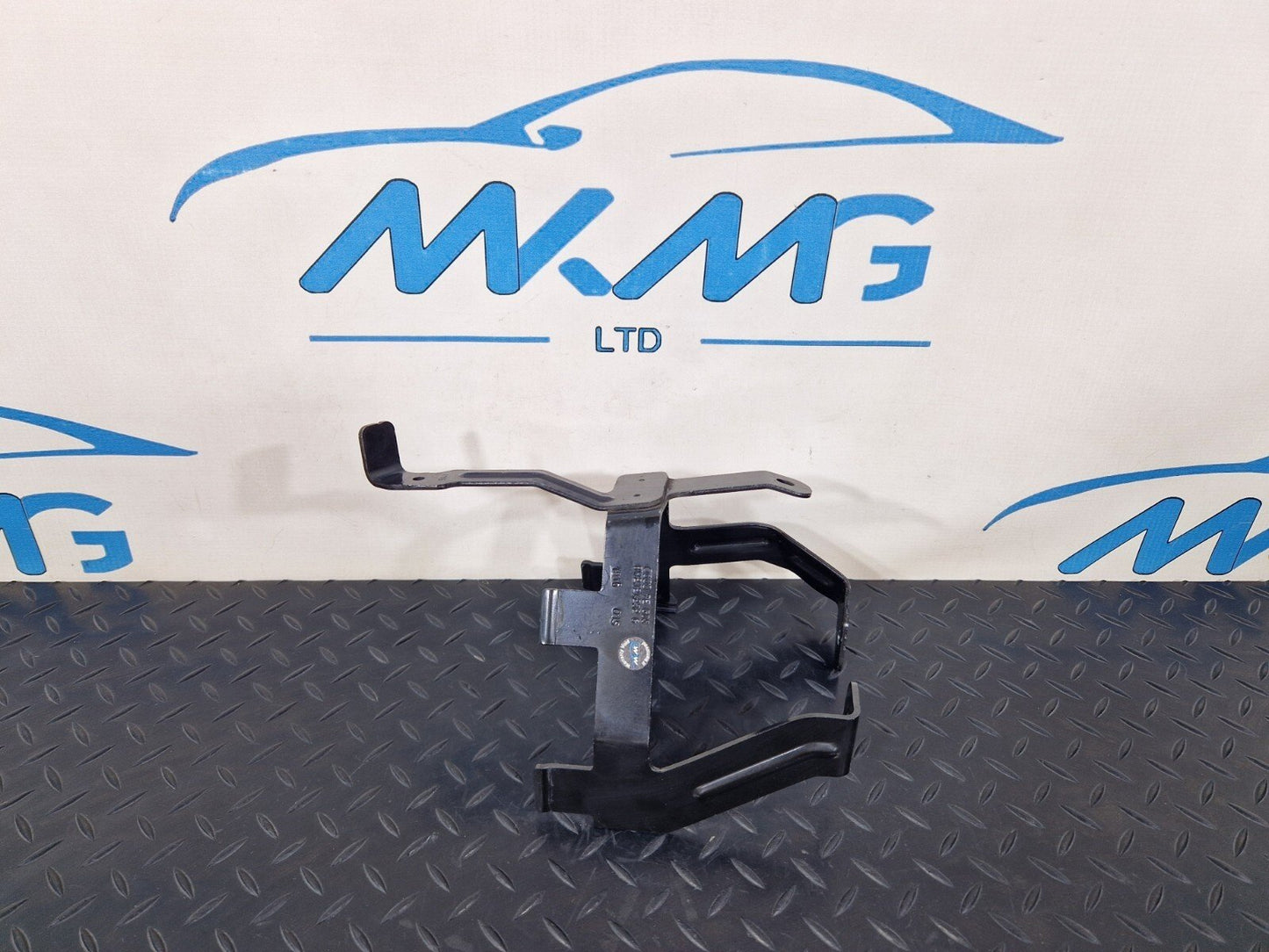 16-19 AUDI A4 AVANT B9 S-LINE EXPANSION TANK BRACKET RHD 8W2121232G