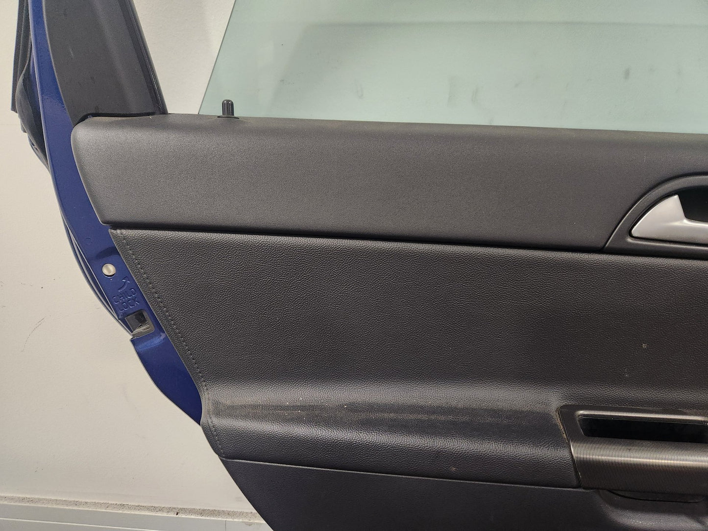 Volvo V50 MK2 FL MW Estate Rear Left Complete Door in Brilliant Blue Pearl 47600