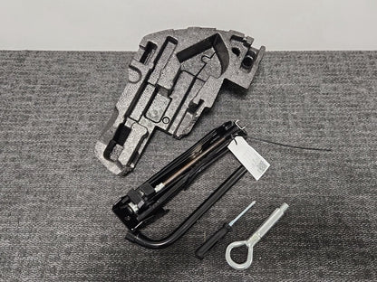 Vauxhall Corsa MK4 (E) (4500) Hatchback Genuine Jack Tool Kit *Damaged*