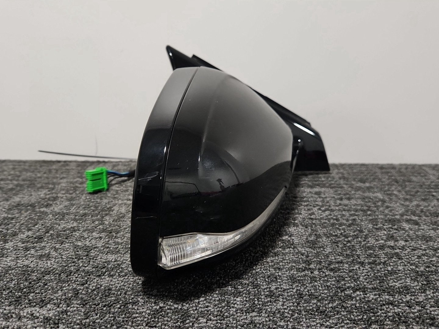 Volvo V40 MK3 (525) Hatchback Genuine Front Right O/S Driver Door Wing Mirror