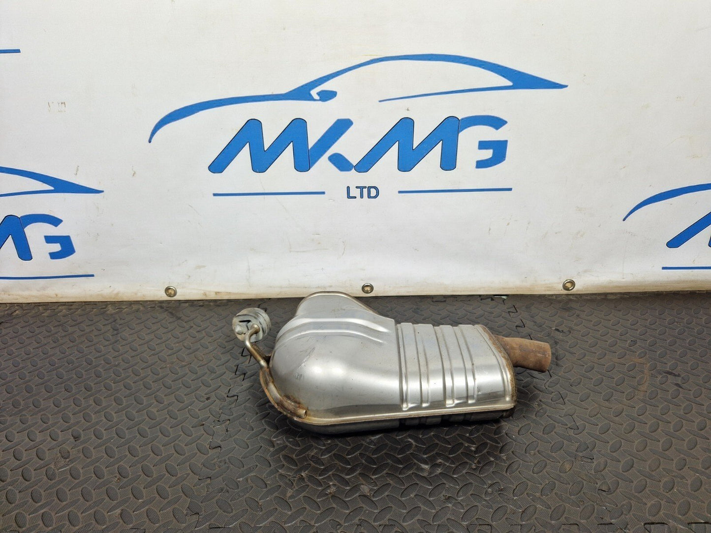 16-19 AUDI A4 B9 GENUINE EXHAUST BACKBOX SILENCER 8W0253411P