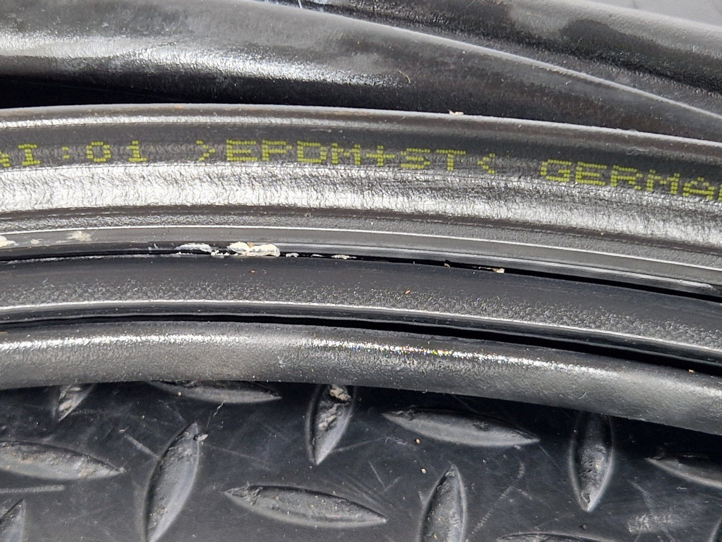 16-22 BMW X1 F48 GENUINE GASKET TAILGATE TRUNK BOOT LID RUBBER SEAL 7474447