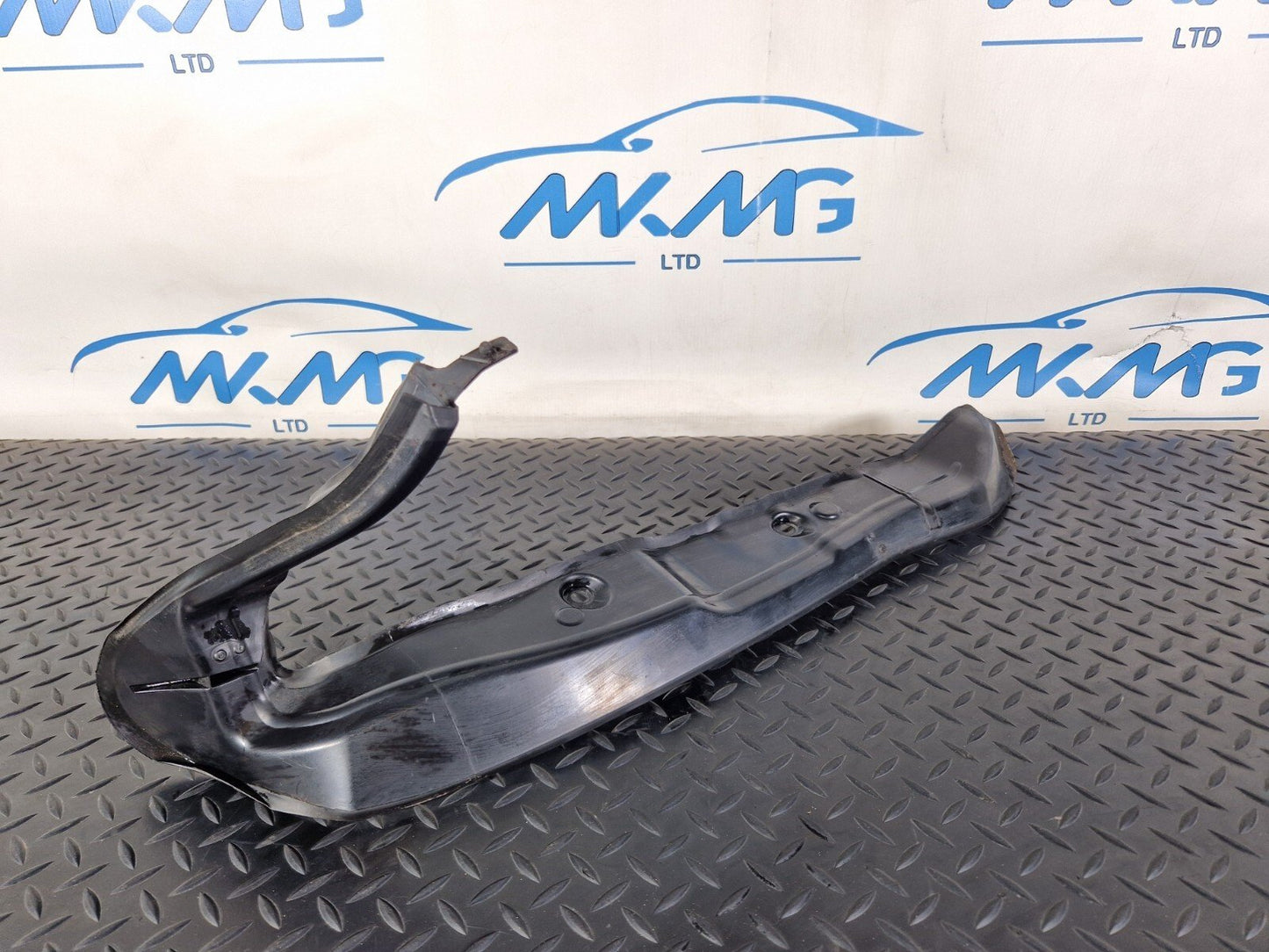 10-18 AUDI A7 4G S-LINE FRONT RIGHT WING FENDER END SEAL PLATE 4G8821112A