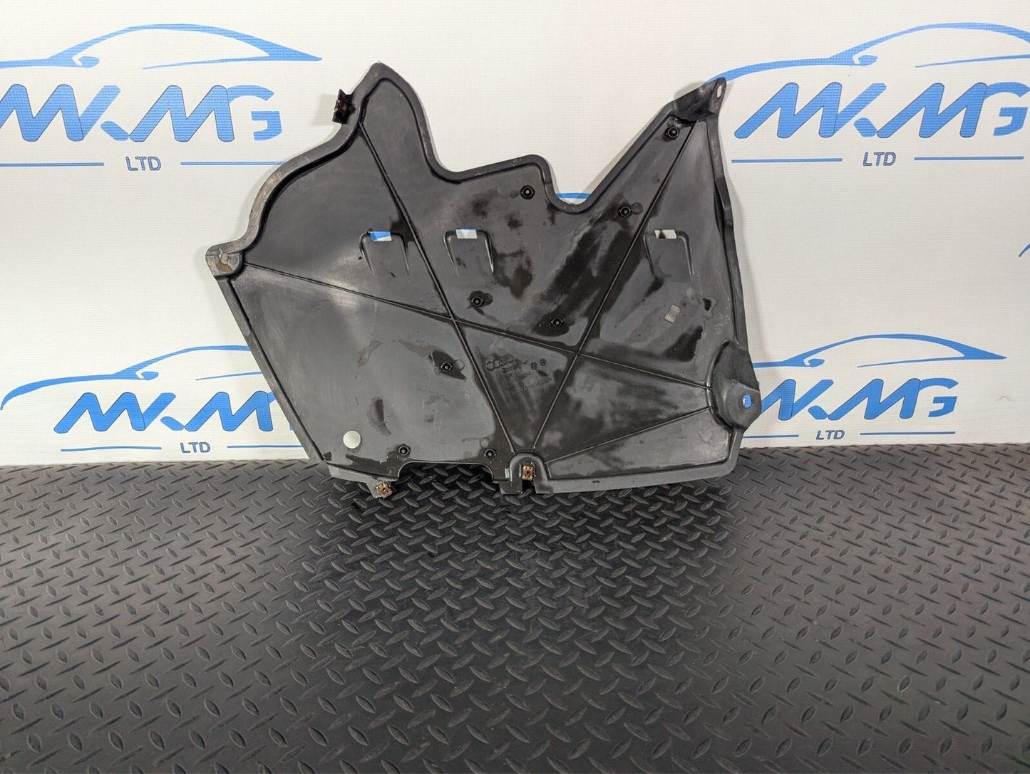 16-19 AUDI A4 B9 OEM REAR LEFT SIDE N/S BODY UNDER TRAY SHIELD COVER 8W0825217A