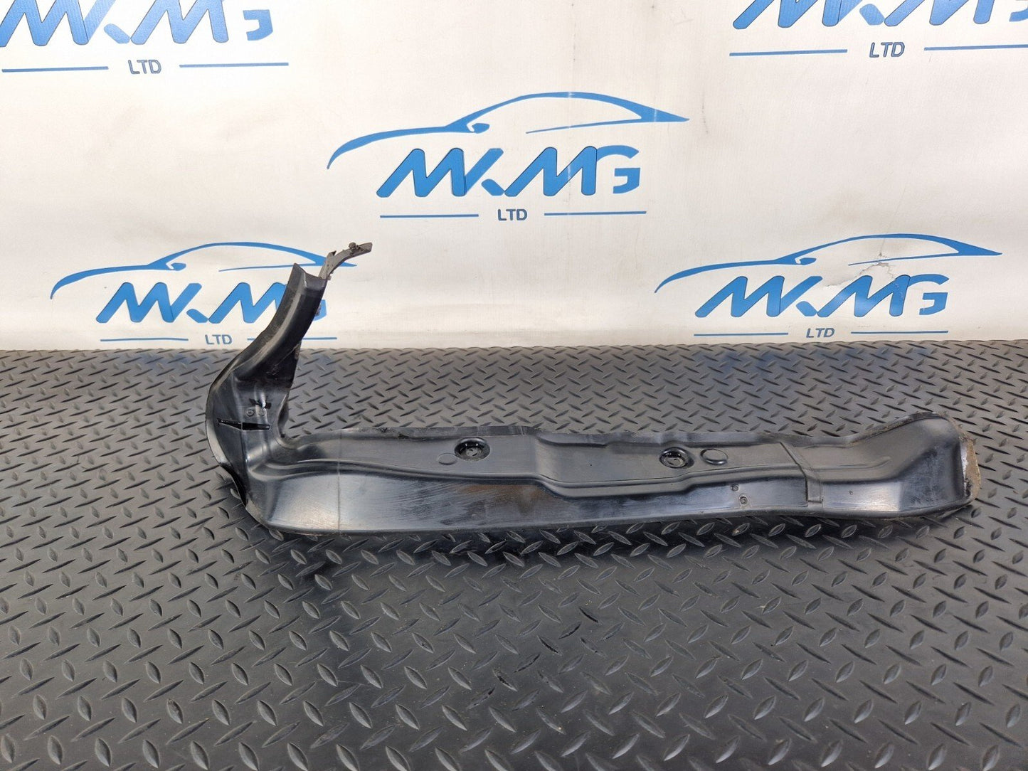 10-18 AUDI A7 4G S-LINE FRONT RIGHT WING FENDER END SEAL PLATE 4G8821112A