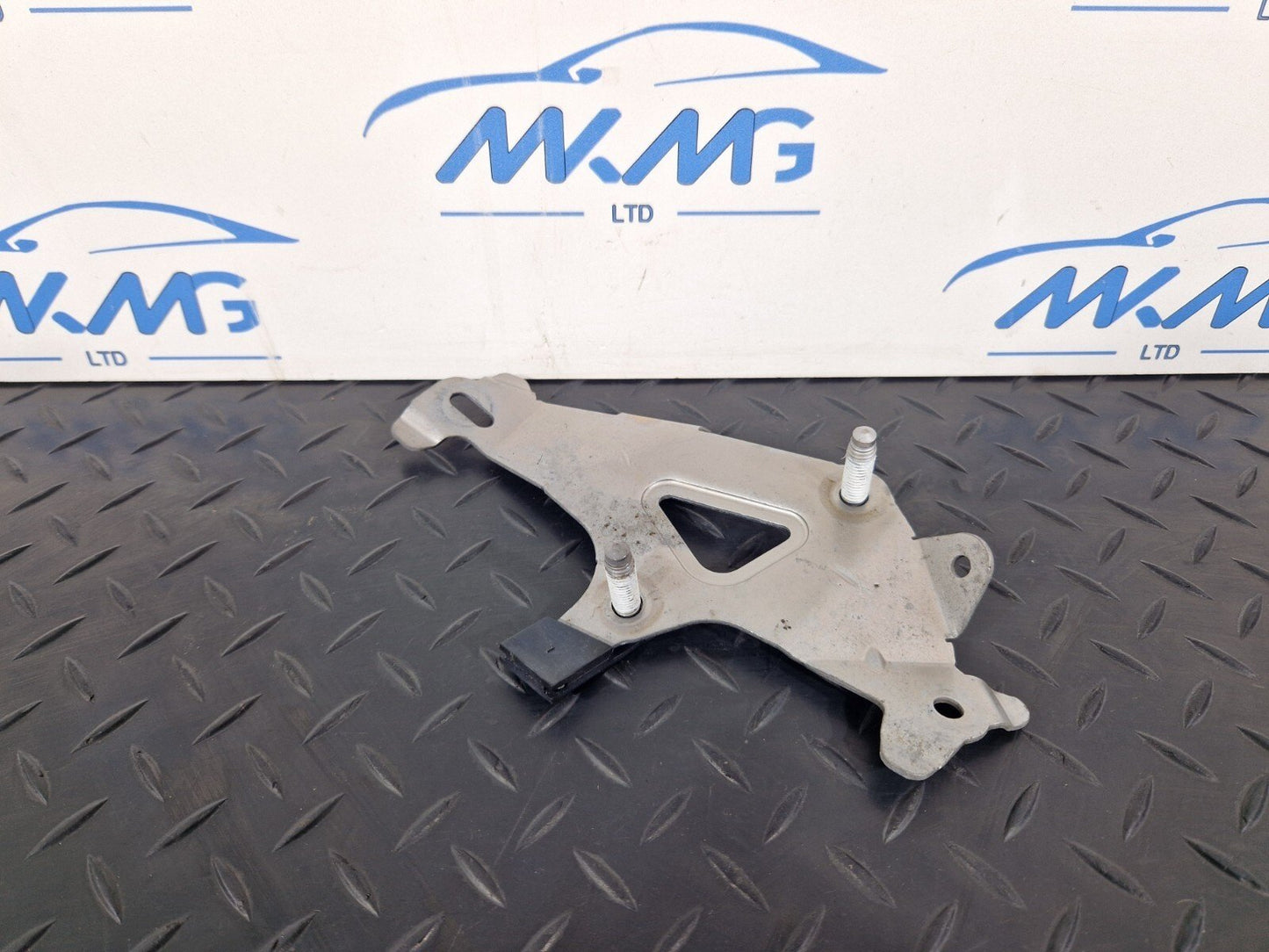 19-ON MERCEDES BENZ CLA C118 GENUINE FUEL TANK VALVE HOLDER BRACKET A2474762100
