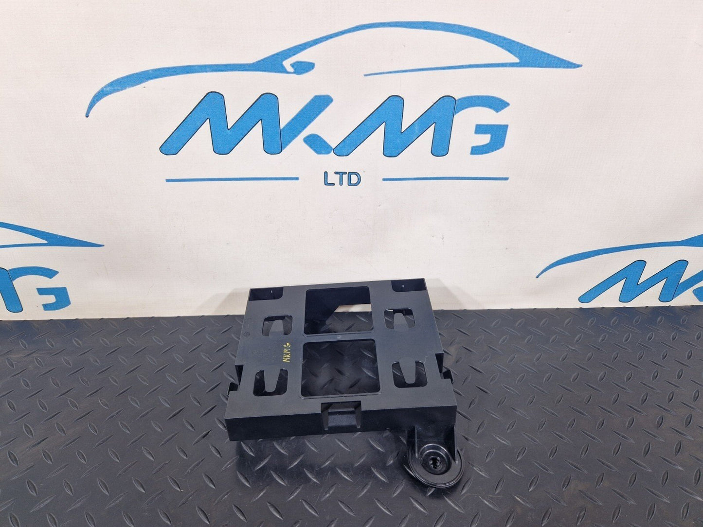 15-18 AUDI A7 4G GENUINE OEM BRACKET MOUNT TRIM 4G8907368