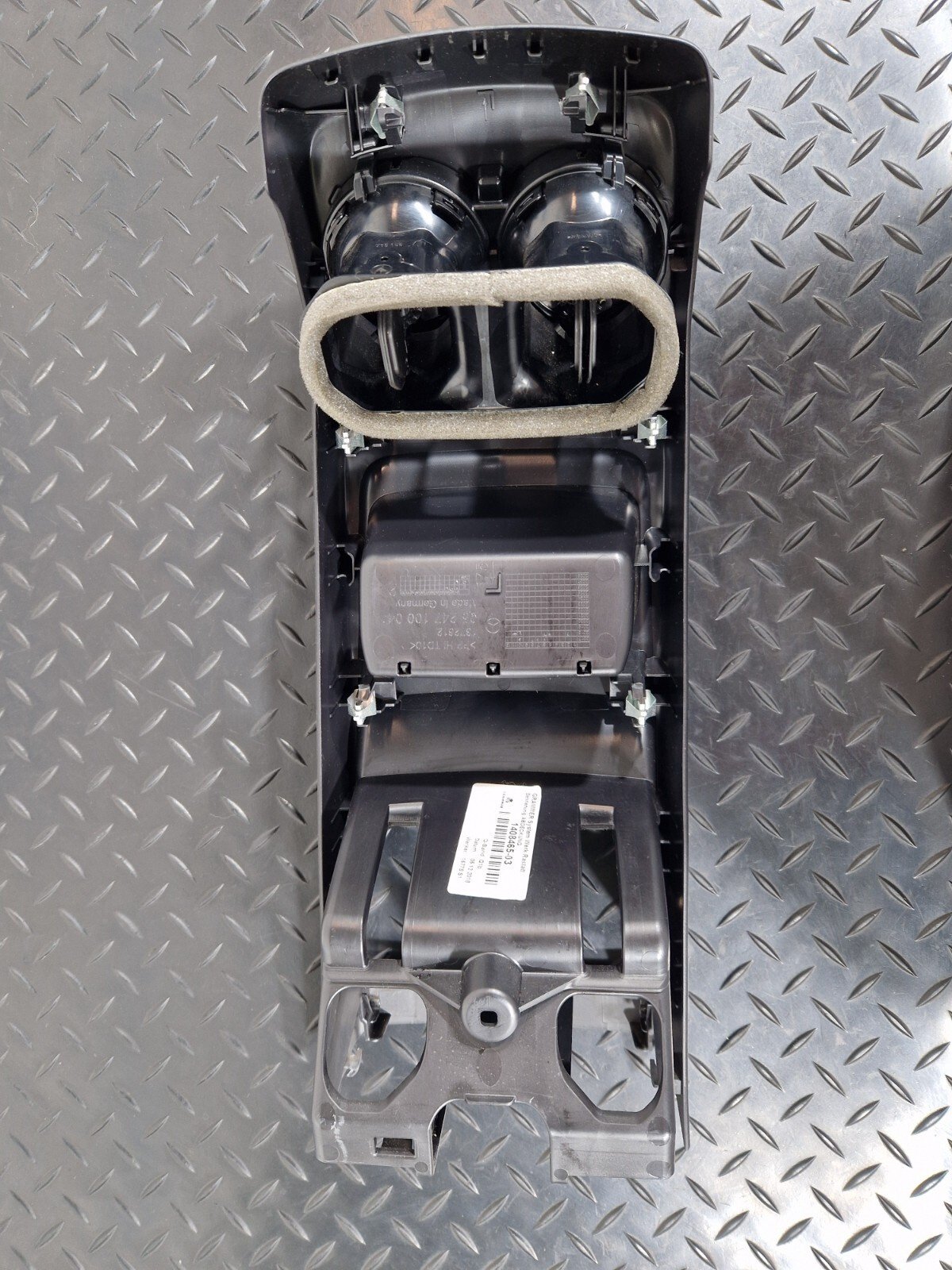 19-ON MERCEDES BENZ B CLASS W247 REAR CENTER CONSOLE TRIM & AIR VENT A2476803001