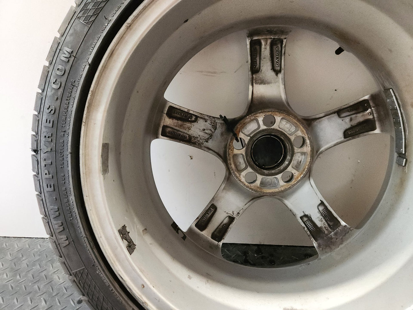 Volvo V50 MK2 FL (MW) 18" Alloy Wheel with Tyre 215/45/18 ~7mm
