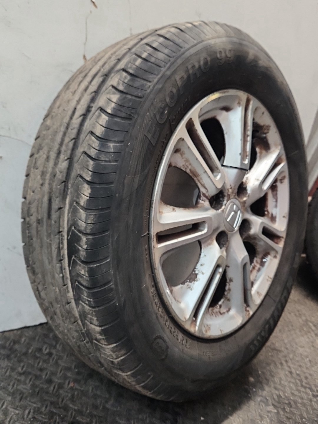 2010 Honda Insight MK2 (ZE2) 15" Alloy Wheel with Tyre 195/65/15 ~5mm