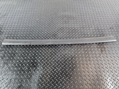 19-ON MERCEDES BENZ B CLASS W247 GENUINE ENGINE RUBBER SEALING