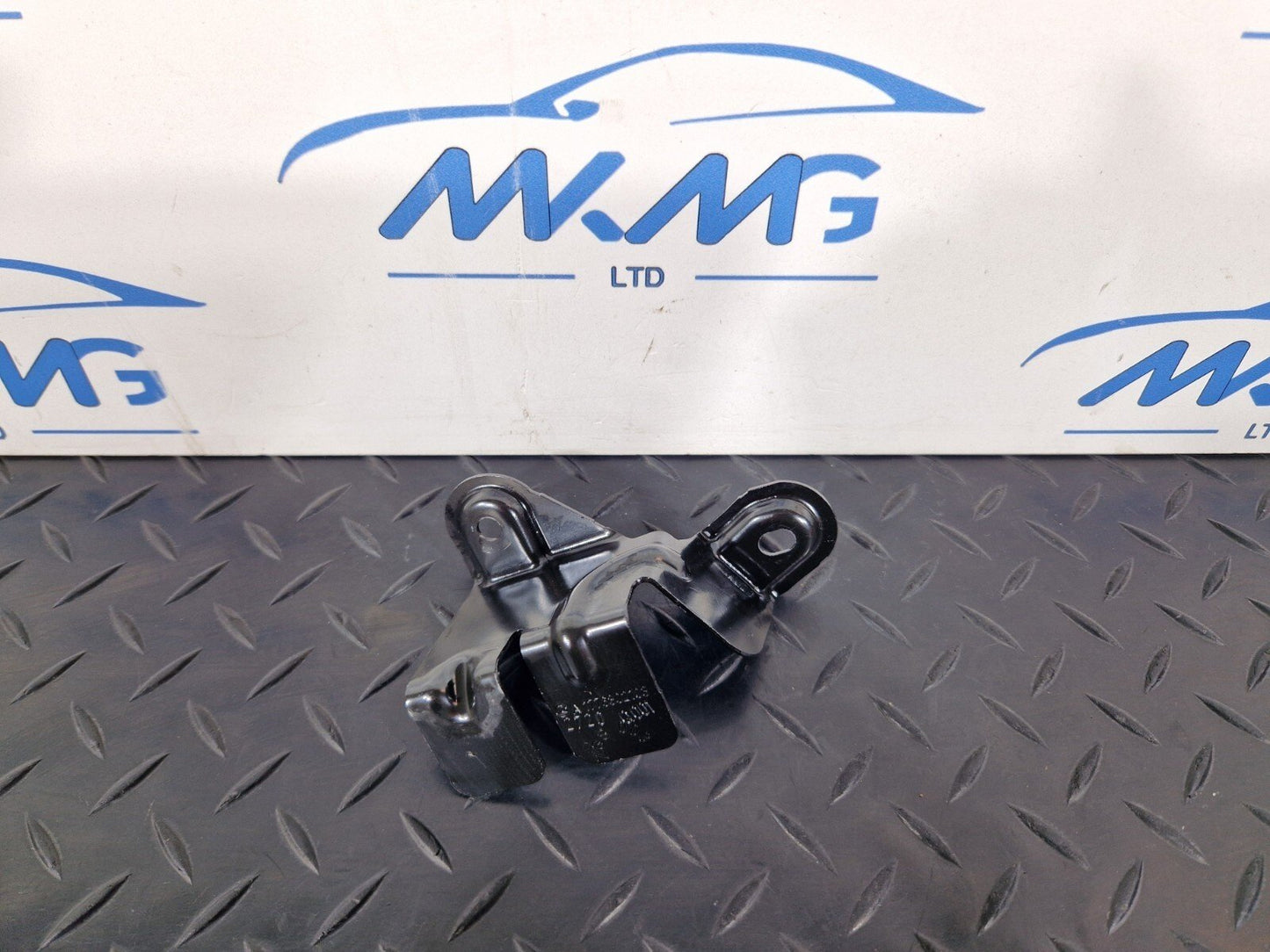 19-ON MERCEDES CLA C118 BOOT TRUNK FLOOR COMPARTMENT HOLDER BRACKET A1776802103