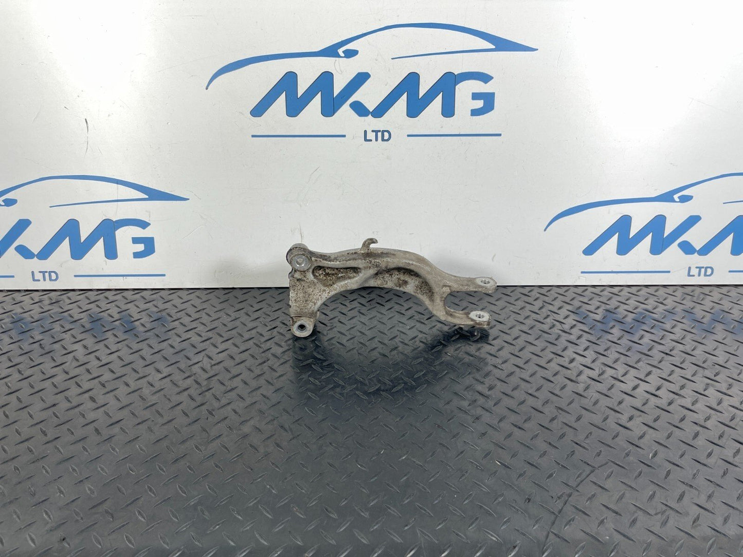 16-23 AUDI A5 F5 SPORTBACK FRONT RIGHT SIDE SUSPENSION STRUT BRACKET 8W0413038