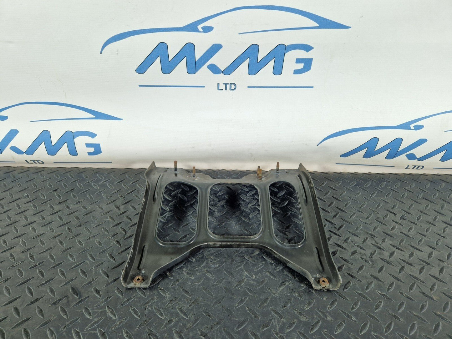 14-23 MERCEDES BENZ VITO W447 FRONT CENTRE SUPPORT BRACKET COWL A4478801003