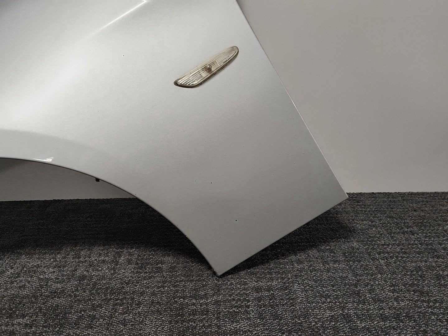 BMW 320d E90 Saloon Front Left N/S Wing Fender Panel in Titanium Silver 354
