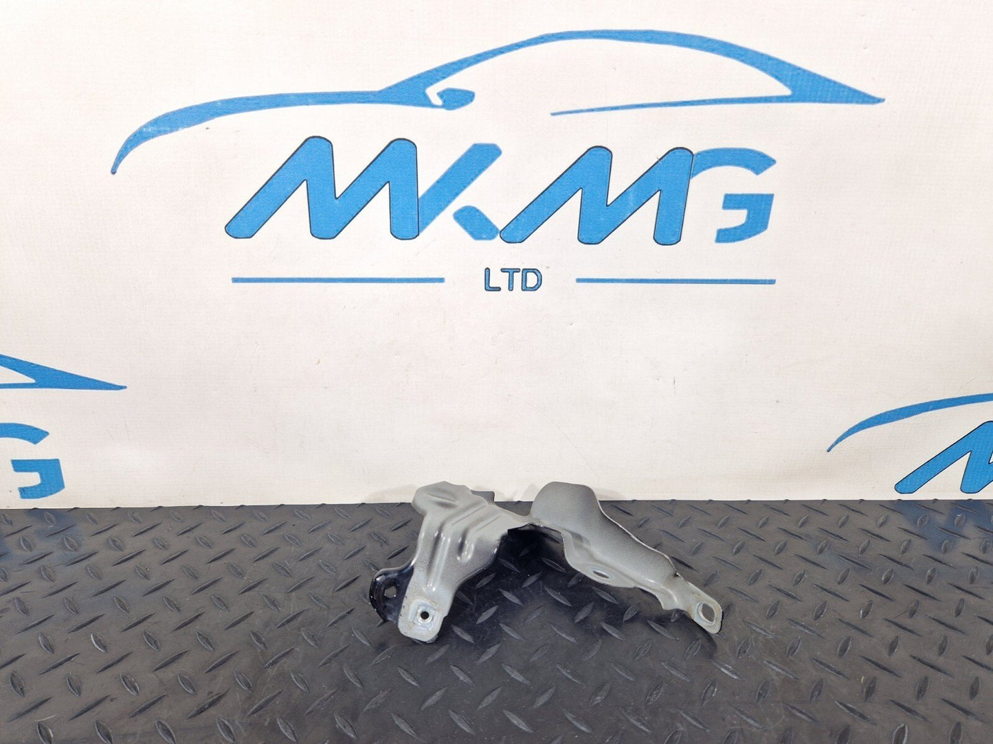 20-24 BMW 1 SERIES F40 GENUINE FRONT RIGHT FENDER MOUNT BRACKET 7450388