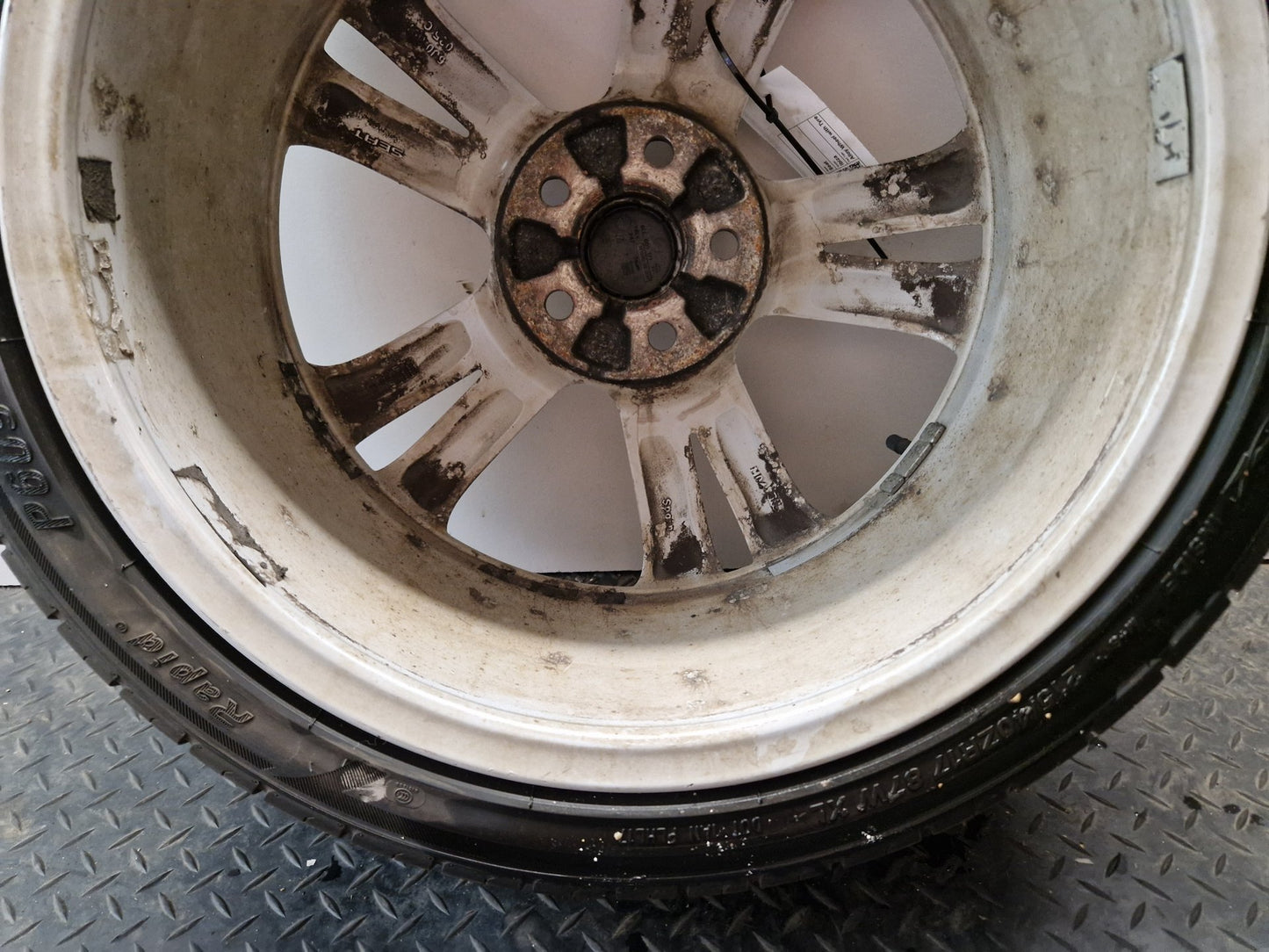 Seat Ibiza MK4 FL 6J 17" Alloy Wheel with Tyre 215/40/17 ~5mm
