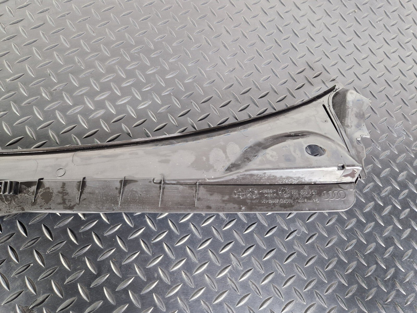 10-18 AUDI A7 4G S-LINE FRONT WINDSCREEN SCUTTLE PANEL WIPER COVER 4G8819403