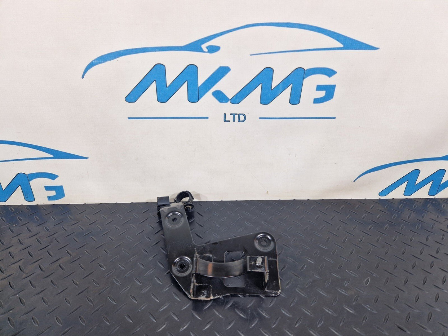 16-19 AUDI A4 B9 S-LINE OEM GENUINE COOLANT PUMP BRACKET 8W0145896C