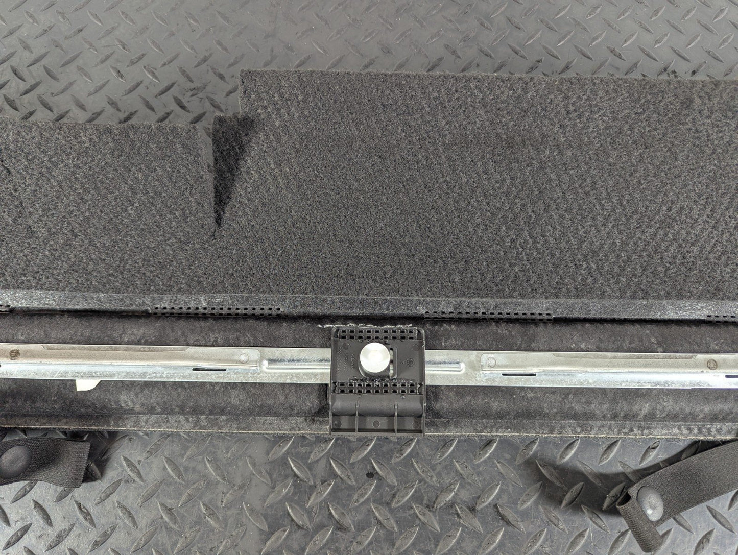 11-19 MERCEDES BENZ ML W166 GENUINE TRUNK BOOT TRIM PANEL A1666800102