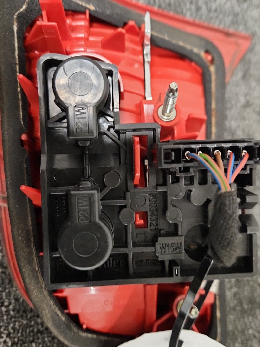 2005 Audi A6 Quattro MK3 Genuine Rear Left N/S Inner Tail Light 4F9945093