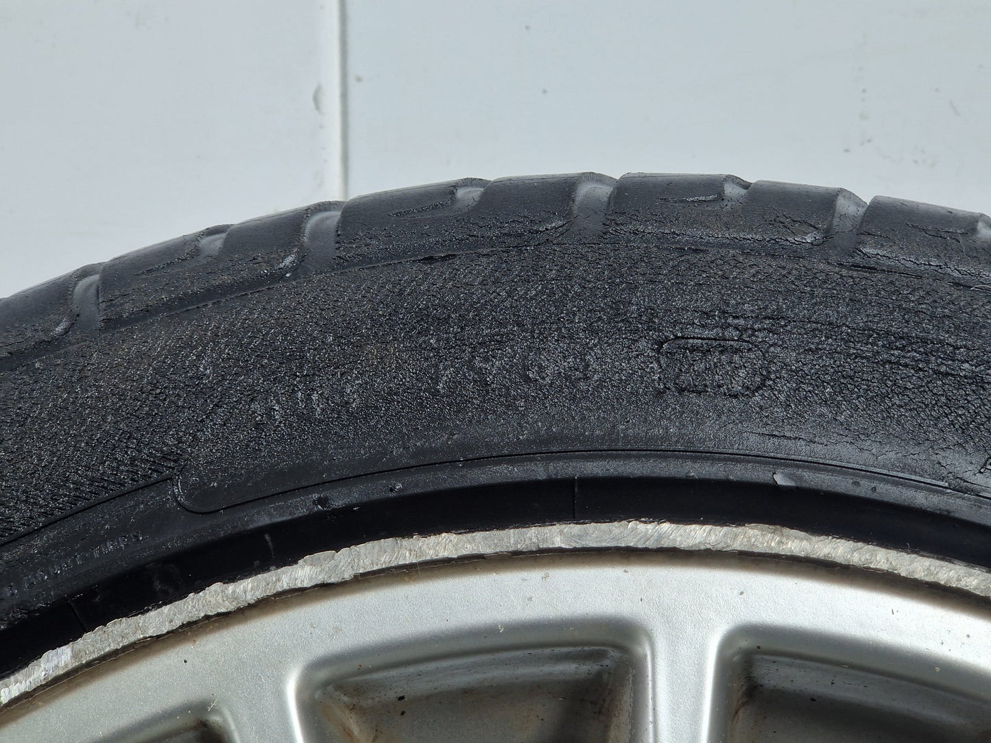 Volvo S60 MK1 17" Alloy Wheel with Tyre 225/45/17 ~4mm 8623719