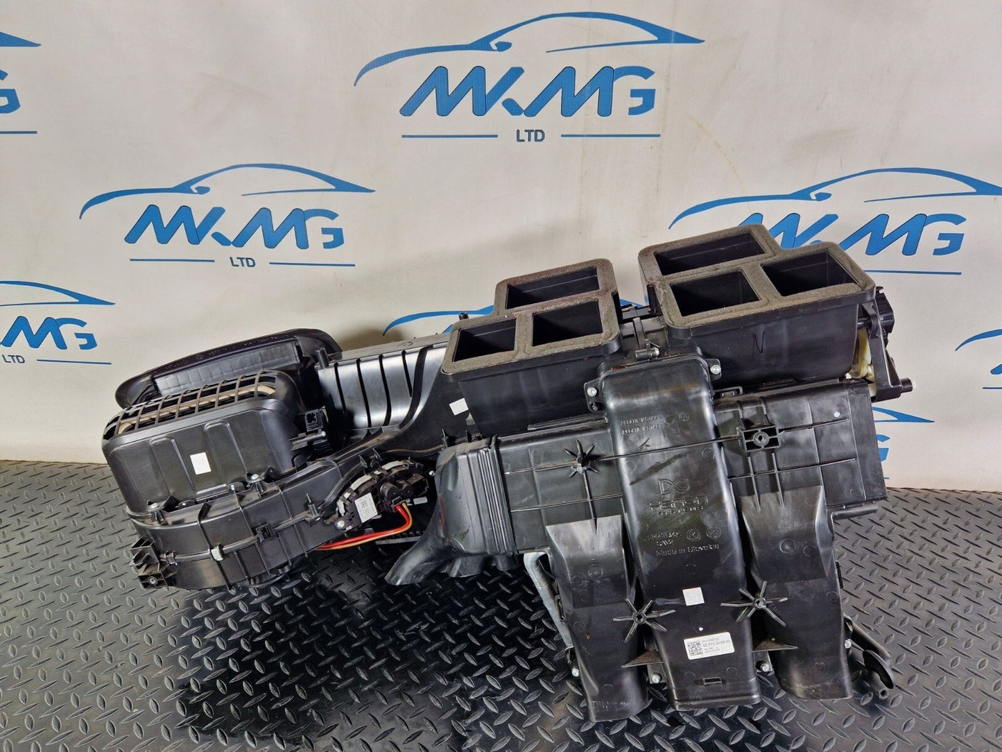 18-ON MERCEDES BENZ A CLASS W177 GENUINE HEATER MATRIX BOX A2478300600