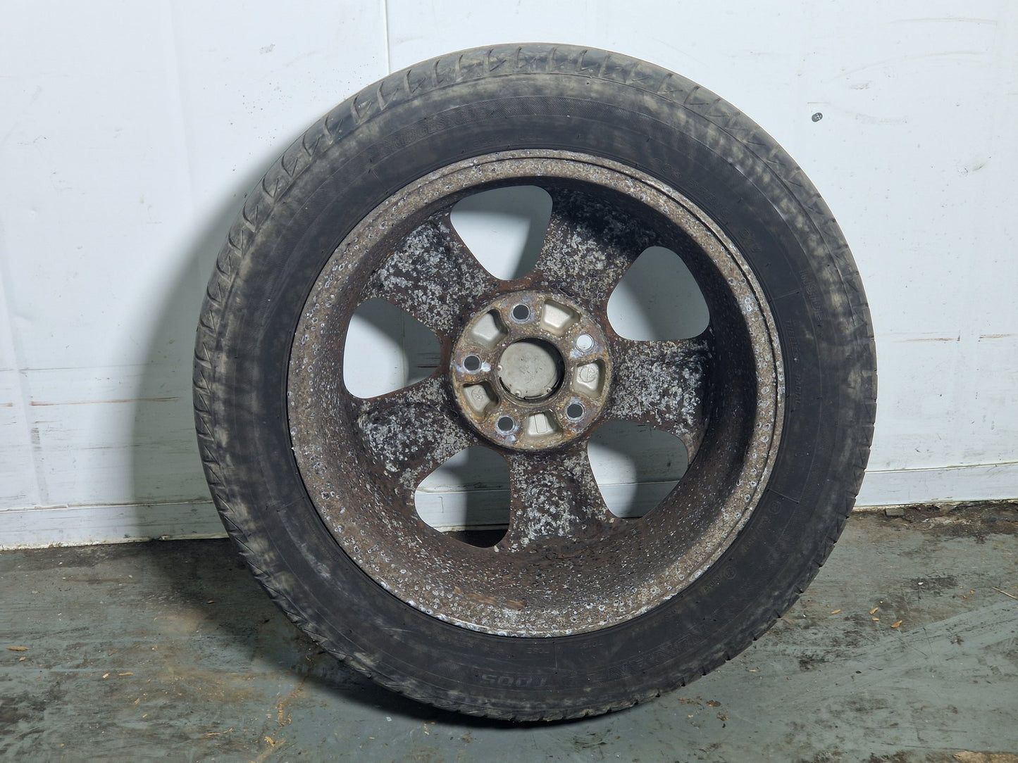 Honda FR-V MK1 16" Alloy Wheel with Tyre 6mm 205/55/16