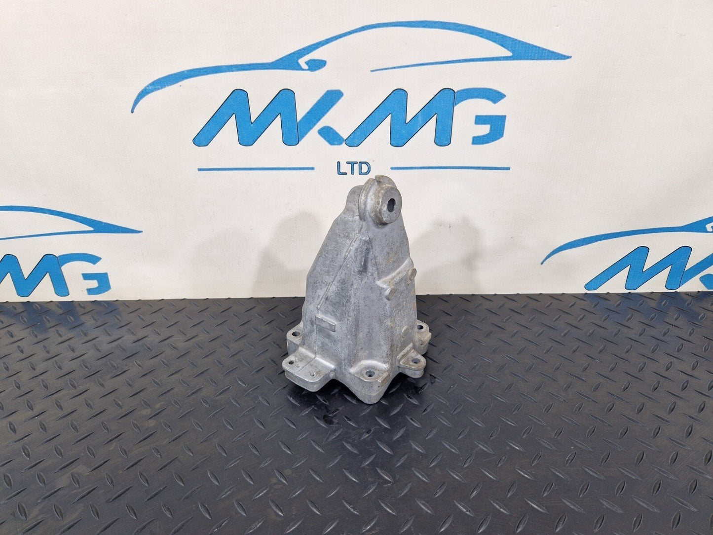 14-21 MERCEDES BENZ C200 W205 RIGHT ENGINE CARRIER MOUNT A2742231004