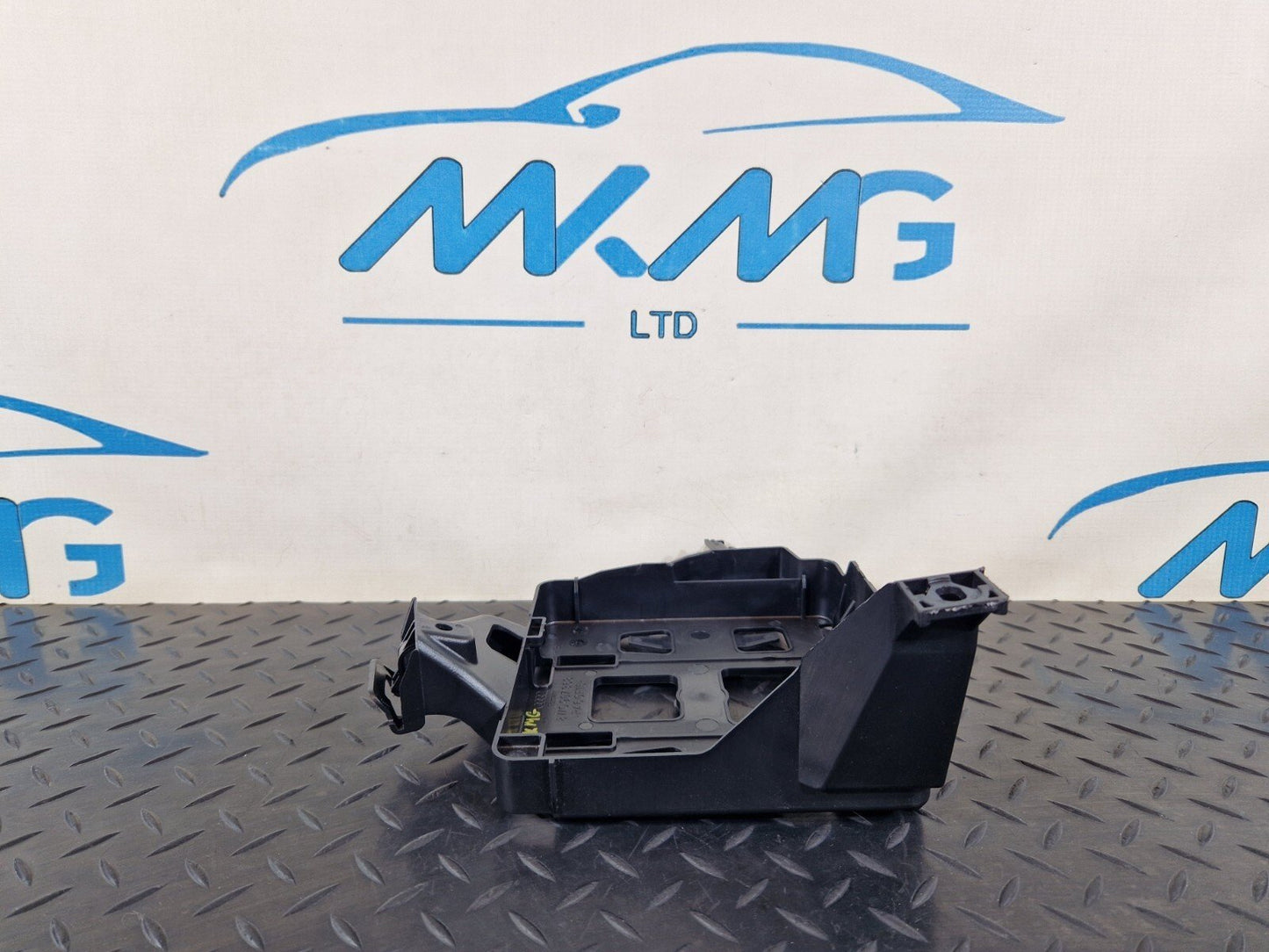 16-19 AUDI A4 B9 S-LINE GENUINE COMFORT CONTROL MODULE BRACKET HOLDER 8W0907368