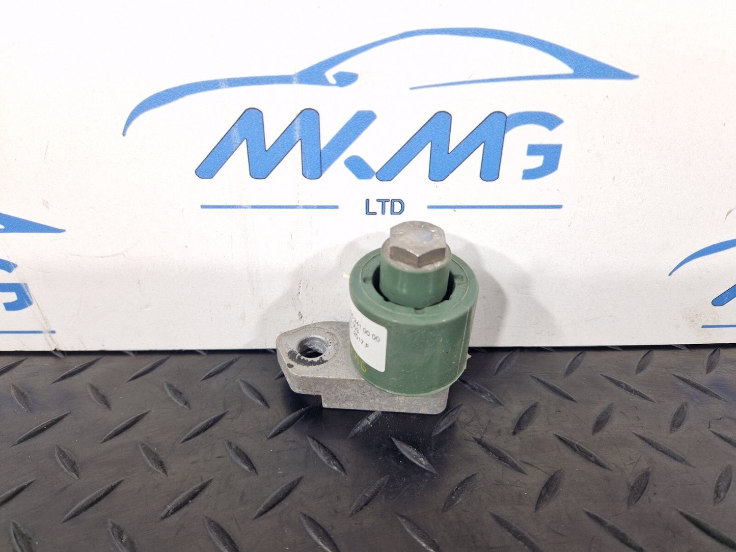 14-21 MERCEDES BENZ C220d W205 GENUINE OEM ENGINE VIBRATION ABSORBER A2052410000