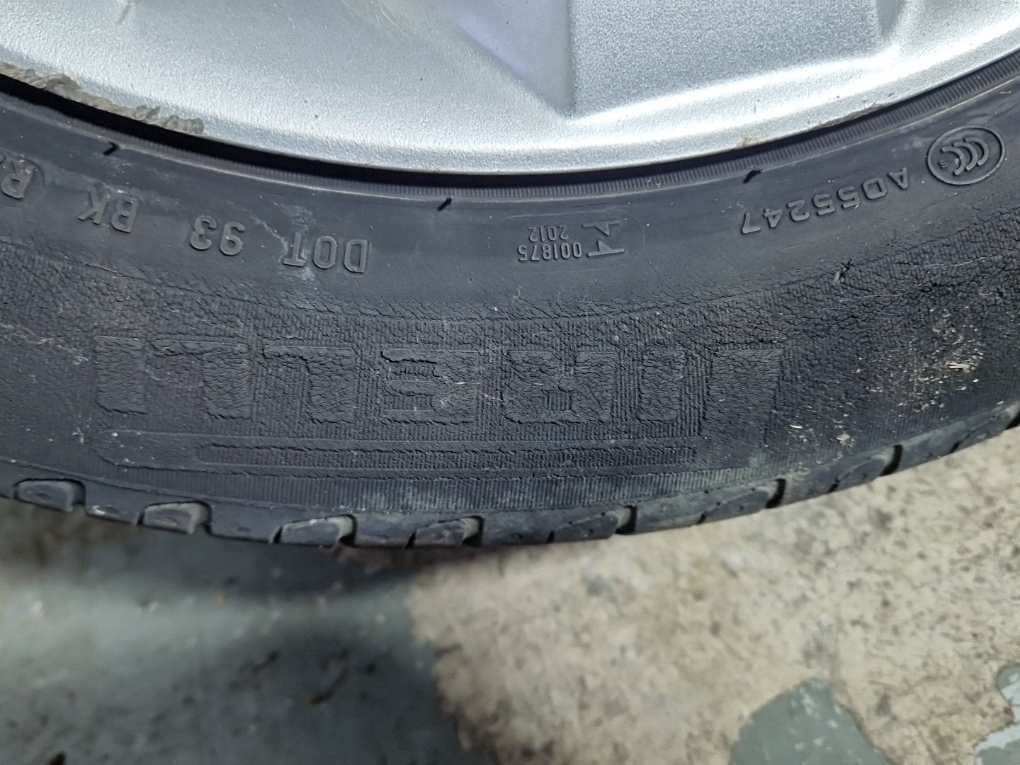 Honda FR-V MK1 (BE57) 16" Alloy Wheel with Tyre ~3mm 205/55/16