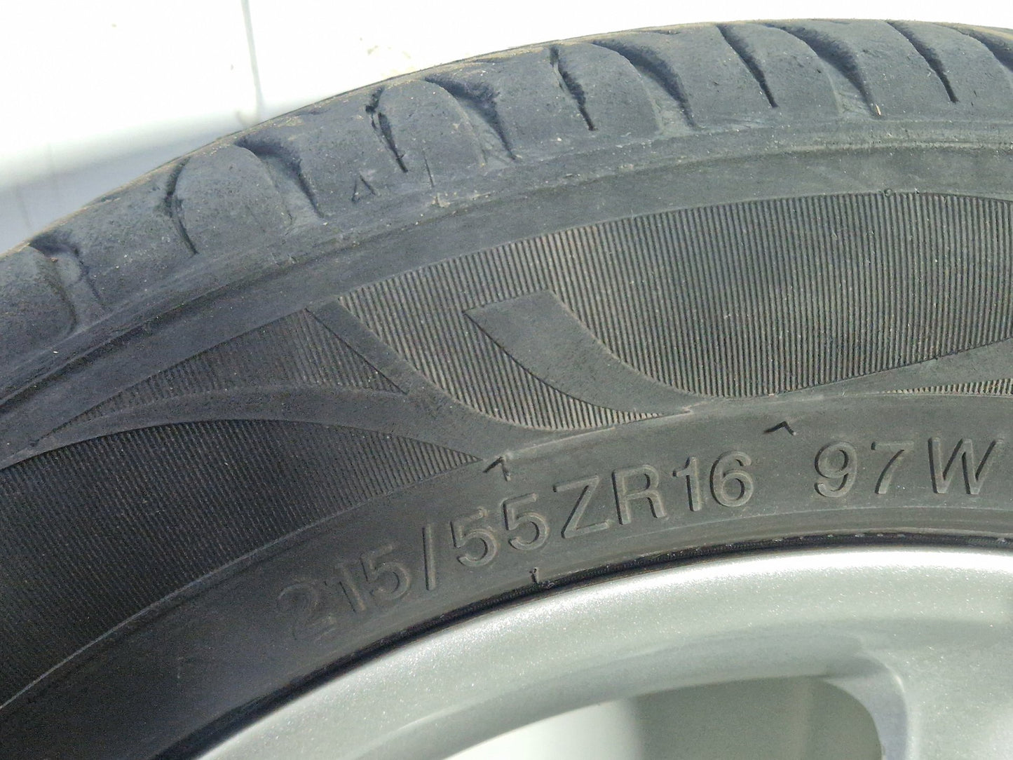 Ford Focus MK3 16" Alloy Wheel with Tyre 215/55/16 ~4mm