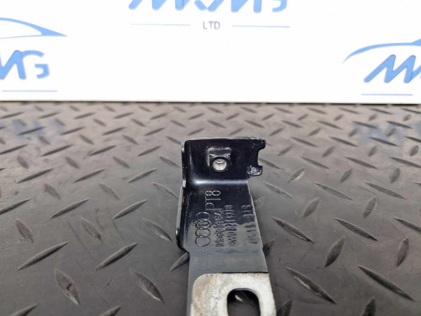 Audi A49 B9 Genuine Front Left N/S Passenger Wing Bracket 8W0821433B