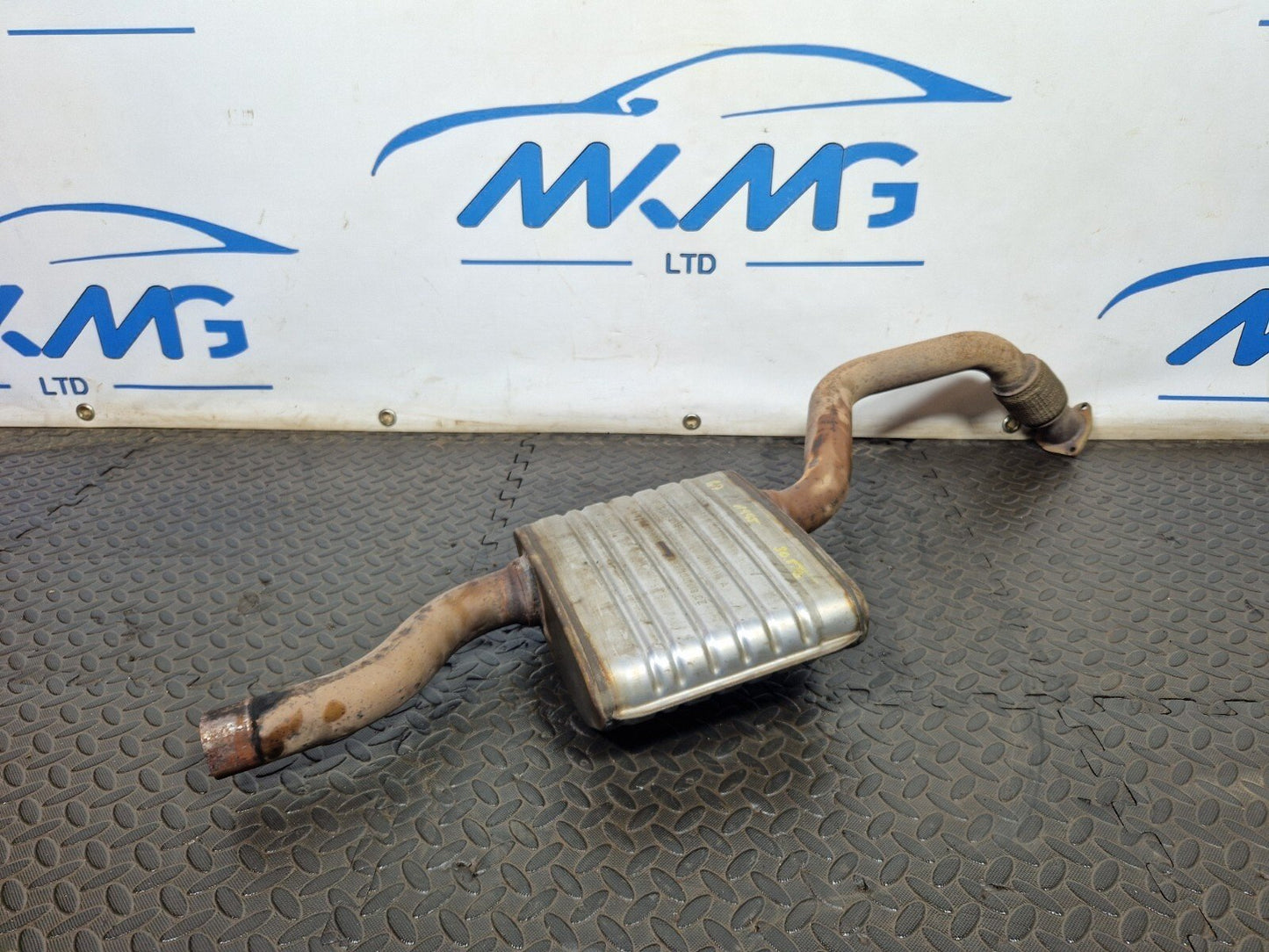 16-ON AUDI A4 B9 EXHAUST SILENCER CENTRE BOX 8W0253211F