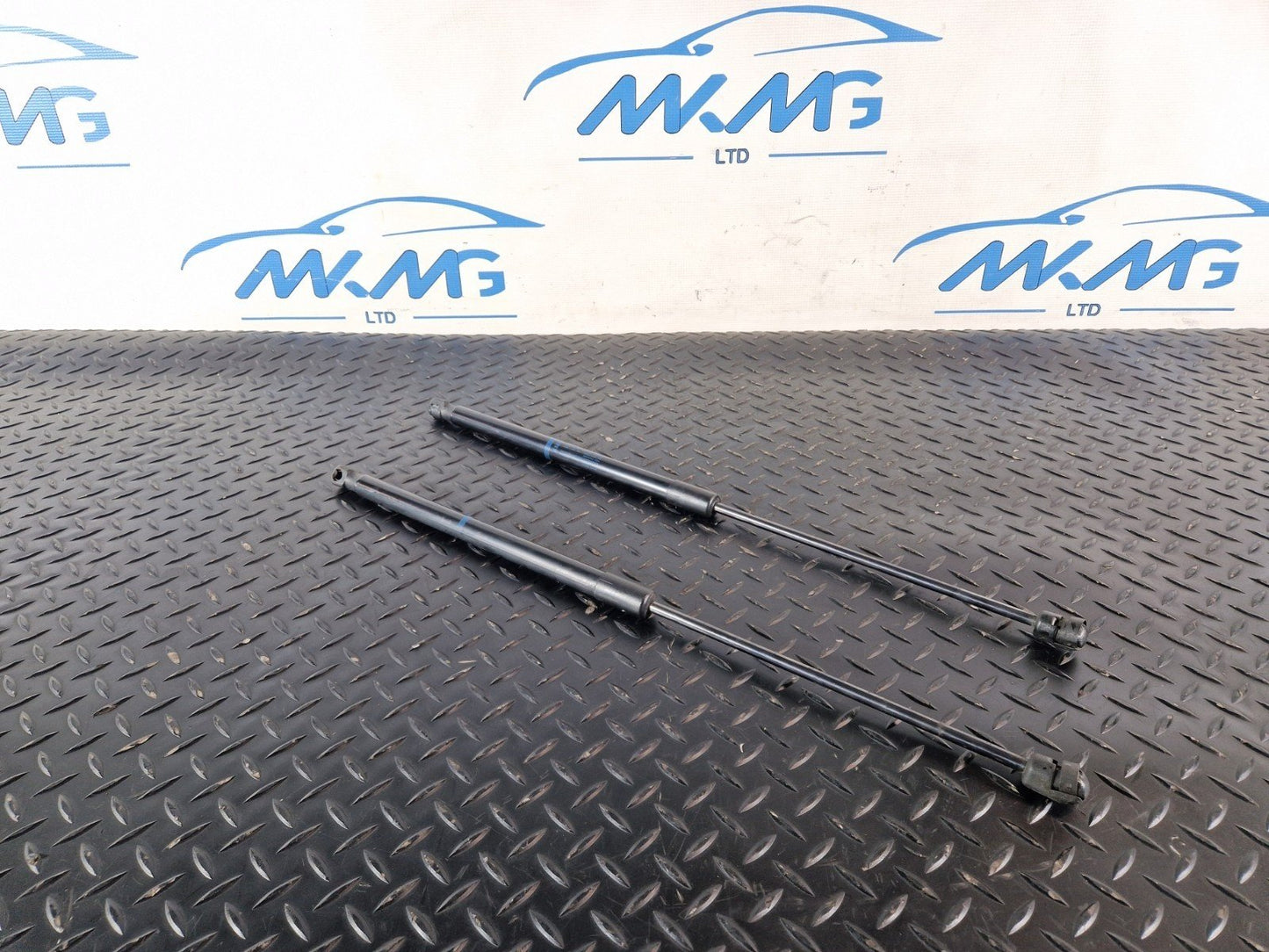 16-20 AUDI Q7 4M PAIR OF REAR TAILGATE BOOT LID GAS SUPPORT STRUTS 4M0827552A