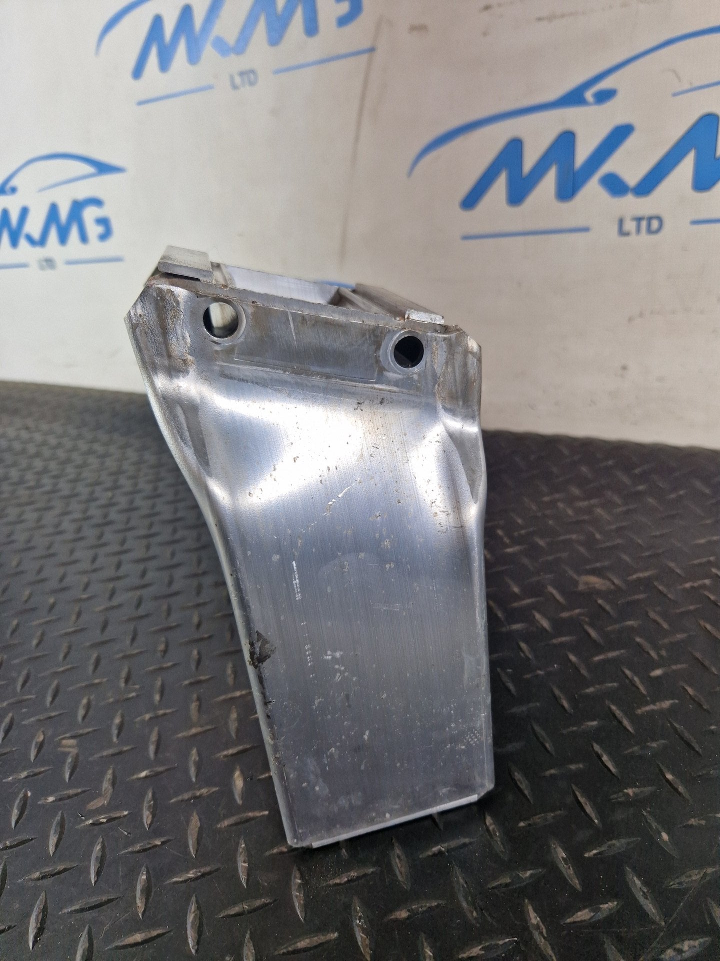 RANGE ROVER EVOQUE L551 LEFT FRONT CRASH BAR BRACKET K8D217A937