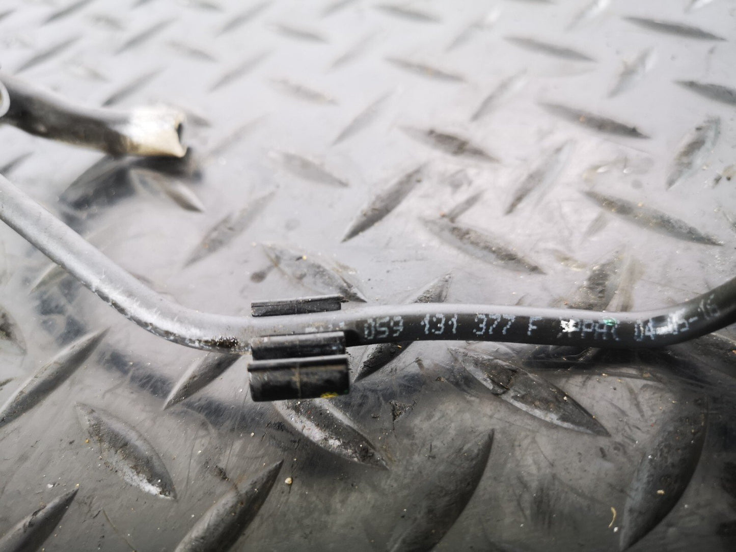 16-19 AUDI A4 B9 S-LINE GENUINE V6 3.0TDI CSW VACUUM PIPE LINE 059131377F