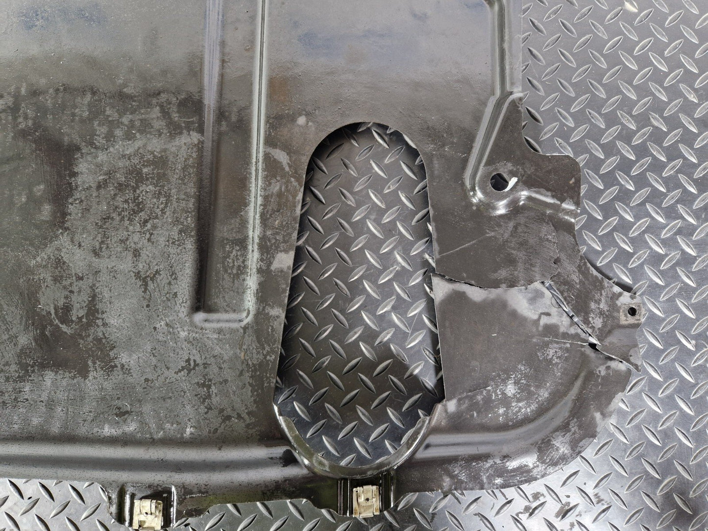 14-20 MERCEDES GLA 200 X156 REAR BOOT UNDERTRAY SHIELD A1776901202 DAMAGED
