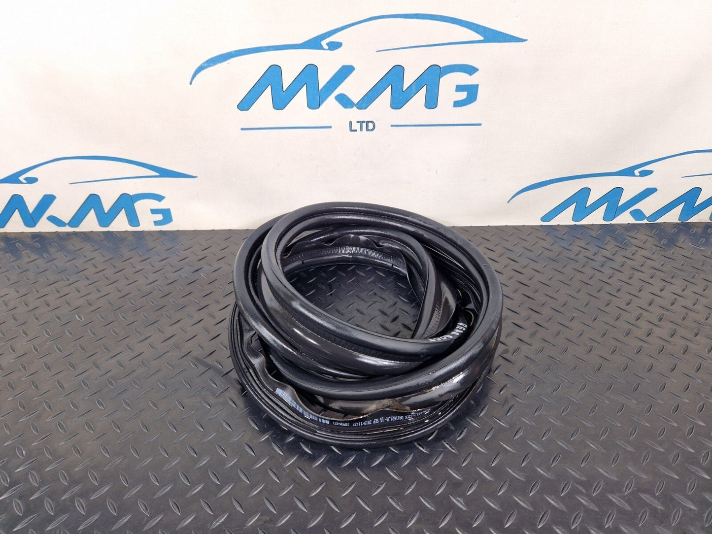 MERCEDES W177 A CLASS BOOT TRUNK LID TAILGATE RUBBER SEAL GASKET A1777402200