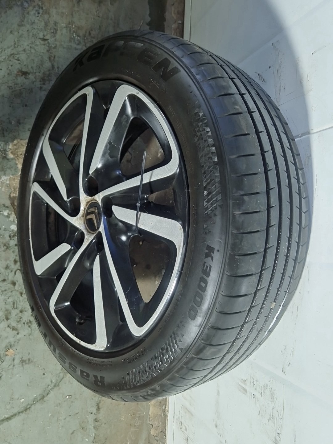 Citroen C4 Picasso MK2 17" Alloy Wheel with Tyre ~5mm 205/55/17 9813863177