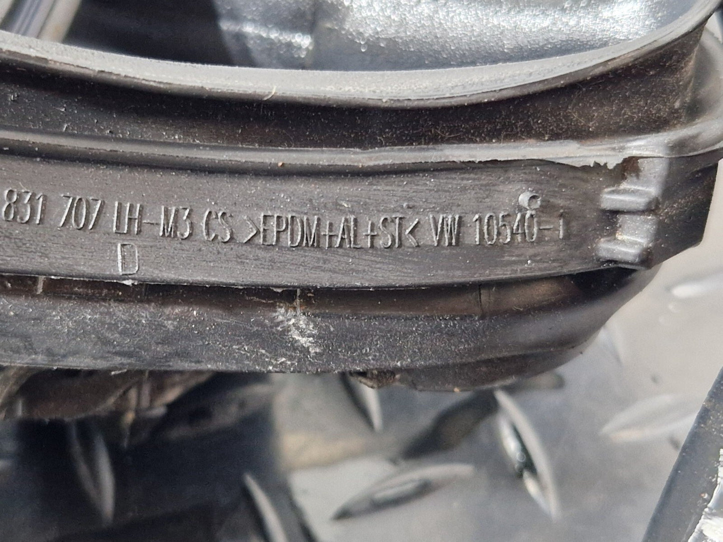 16-24 AUDI A5 F5 GENUINE FRONT LEFT PASSENGER SIDE DOOR RUBBER SEAL 8W6831707
